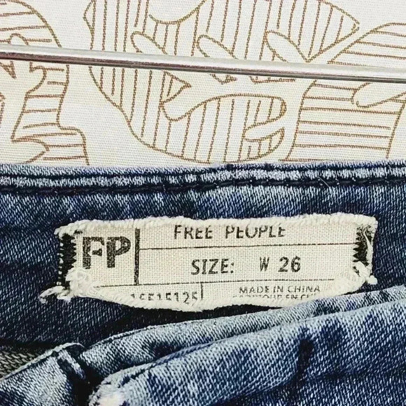 Free People Women's Skinny Ankle Jeans Size 26 - Picture 4 of 7